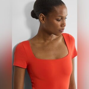 Aritzia Babaton Contour Square Neck Short Sleeve Cropped Tee